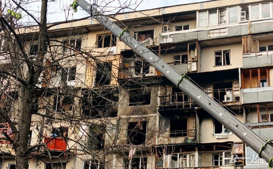 «Шахед» влучив у середину 9-поверхівки. Фото: Наталія Слінкіна