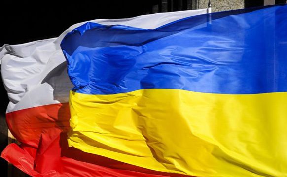 Український та польський державні прапори. Фото: з відкритих джерел