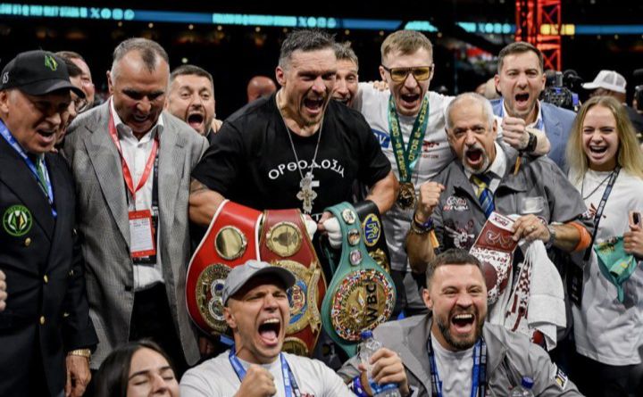 20 липня 2025-го року Олександр Усик став триразовим абсолютним чемпіоном світу з боксу. Фото: EPA/UPG