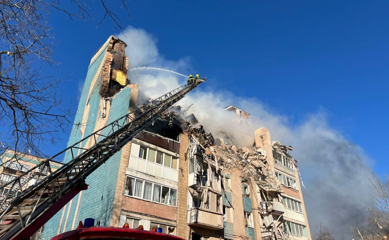 Зруйнована дев’ятиповерхівка у Тернополі. Фото: ДСНС