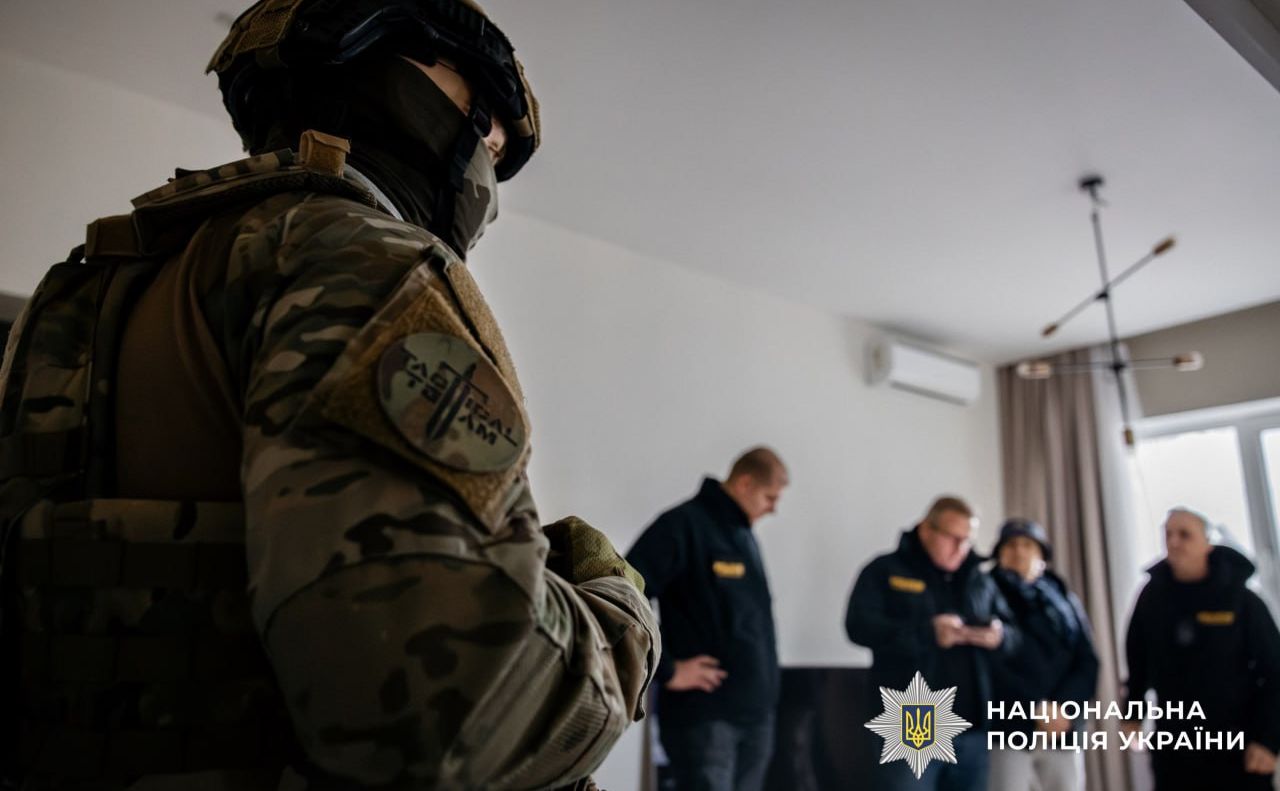 Фіктивна криптобіржа обікрала десятки громадян ЄС. Фото: Національна поліція