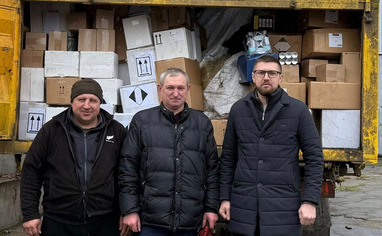 У Святошинському районі розвантажили бретонську допомогу. Фото: Святошинська РДА