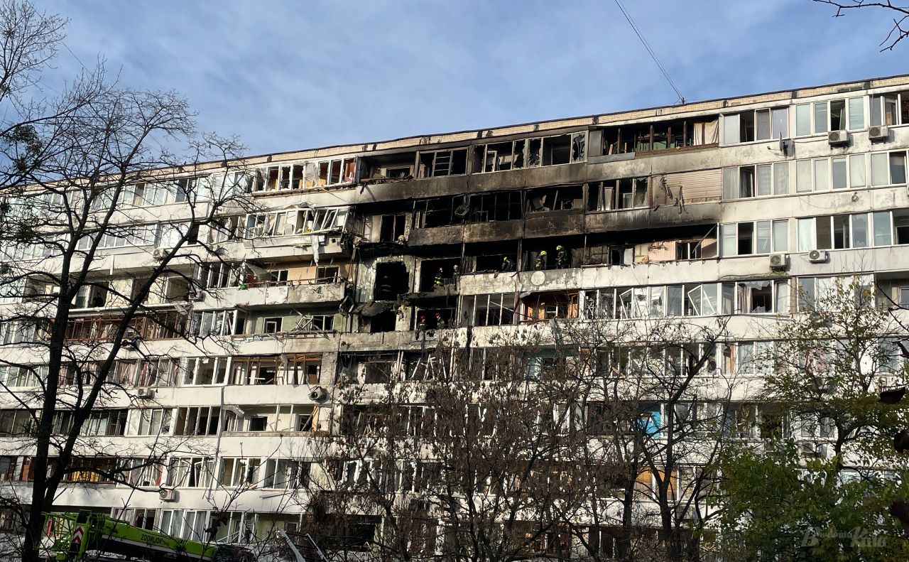 «Шахед» влучив у дев’ятиповерхівку на Русанівці. Фото: Сніжана Божок