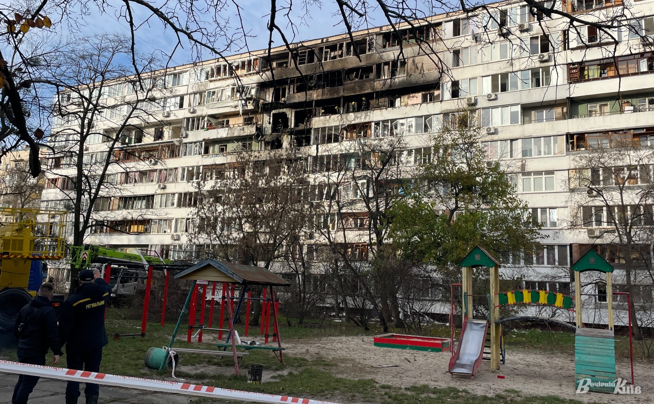 Руйнування в будинку на Русанівці. Фото: Сніжана Божок