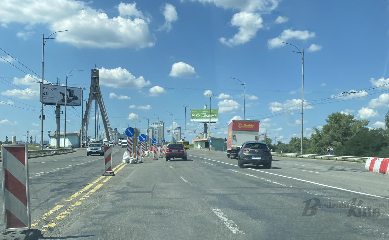 Ремонт на мосту через Десенку триває від кінця весни. Фото: Олександр Галух