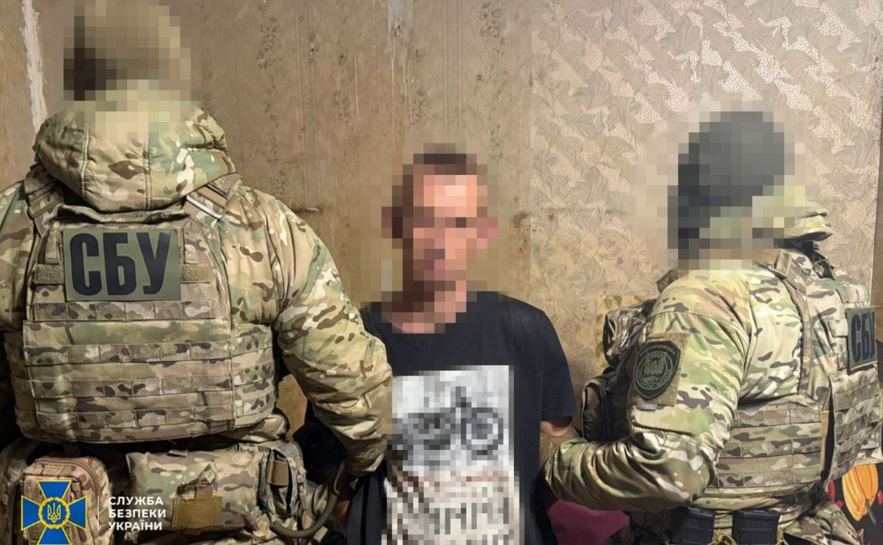 Мемент затриманн контррозвідкою зрадника. Фото: СБУ
