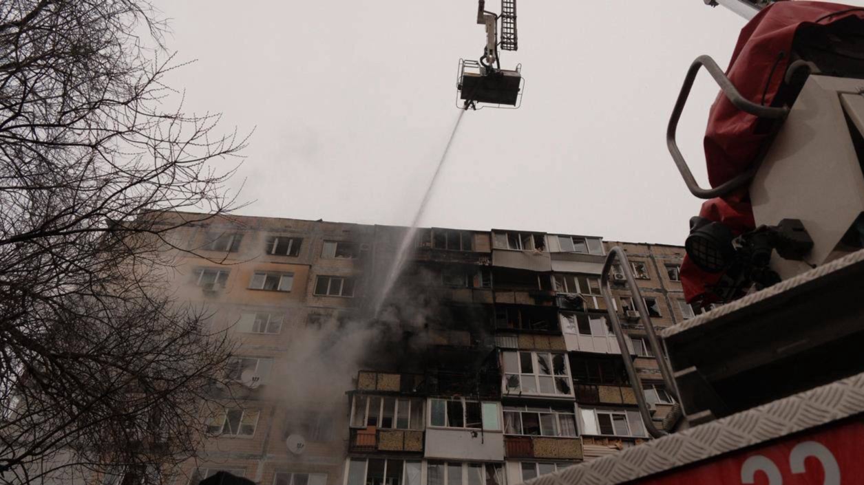 У столиці масштабні пошкодження та руйнування. Фото: ДСНС Києва
