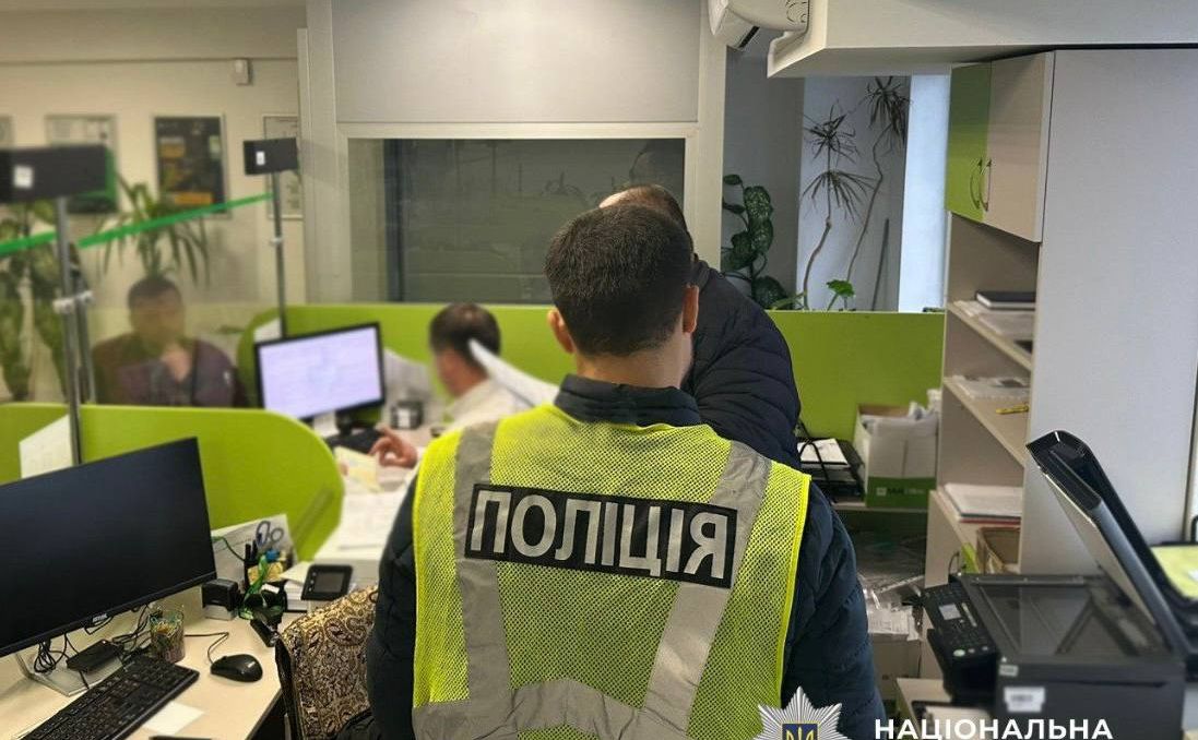 Ділка піймали «на гарячому». Фото: поліція Києва