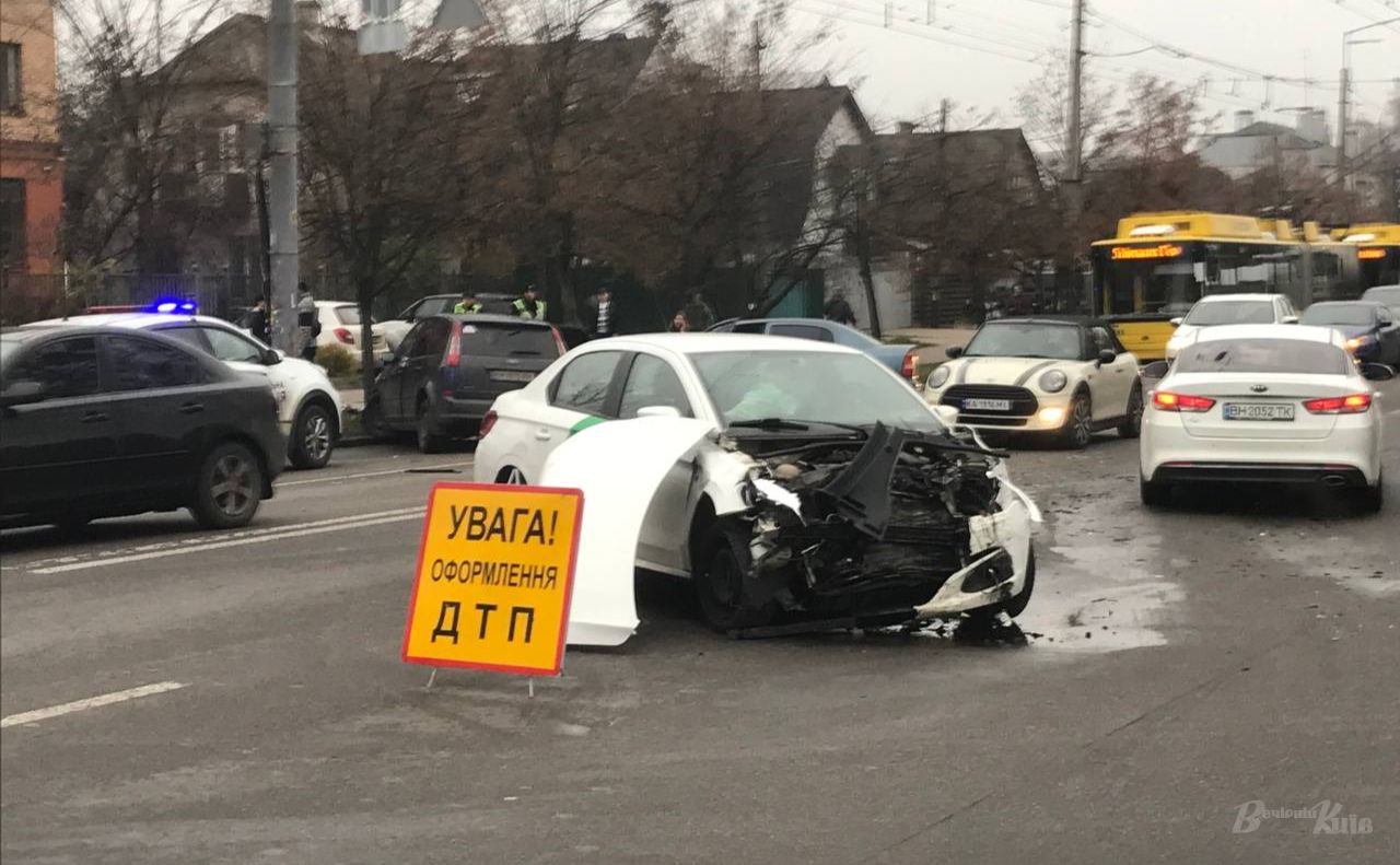 В аварії постраждали двоє людей. Фото: Олексій Самсонов