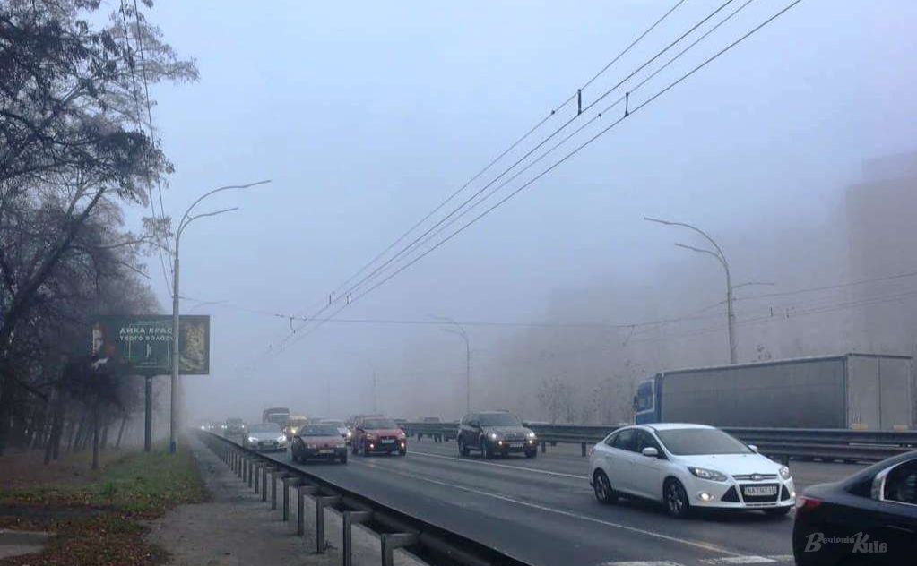 Водіїв закликають тримати дистанцію та не перевищувати швидкість. Фото: Олександр Галух