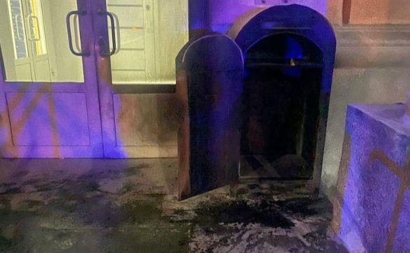 Підпал поштомату «Укрпошти». Фото: прокуратура