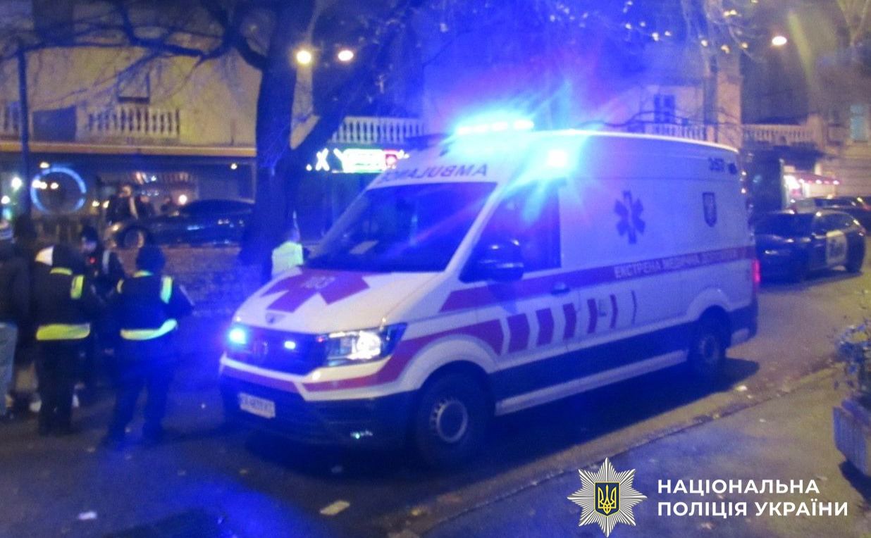 Лікарі діагностували у 30-річного потерпілого важку черепно-мозкову травму, забій головного мозку та переломом скроневої кістки. Фото: поліція Києва