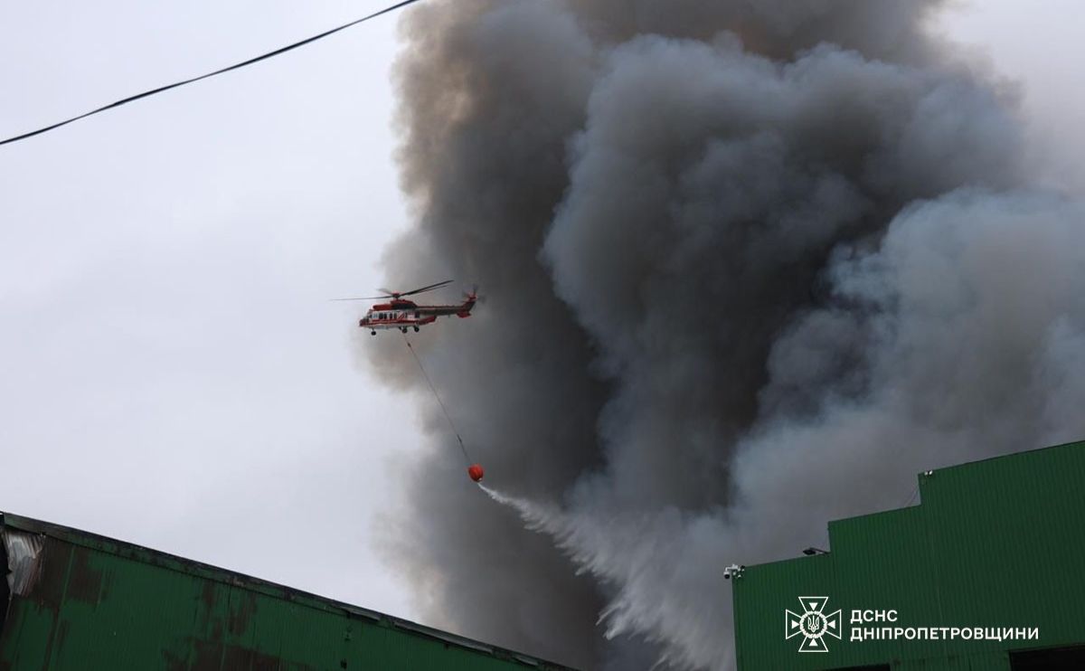 Пожежі у Дніпрі та Білій Церкві гасили за допомогою авіації