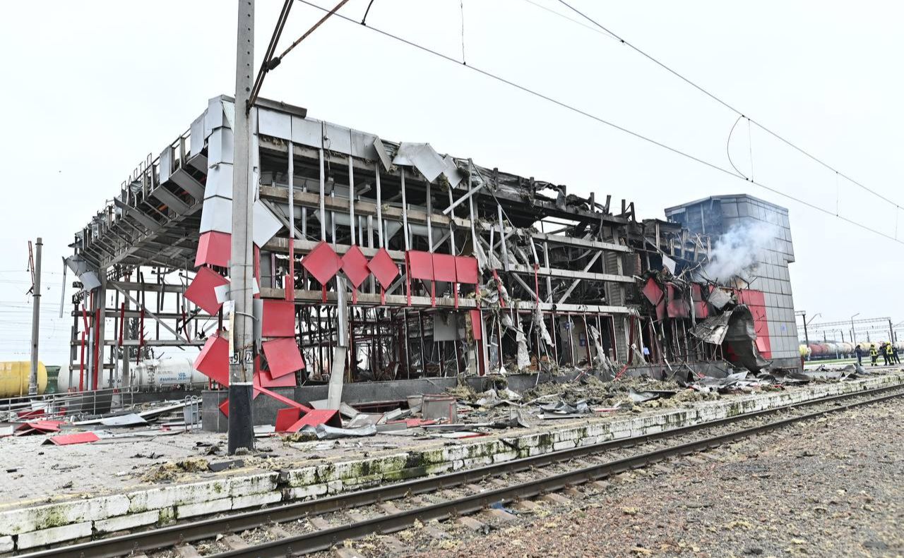 Все, що залишилось від залізничного вокзалу у Фастові. Фото: Київська ОВА