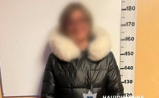 44-річна киянка підпалила двері до квартири своєї доньки. Фото: поліція Києва (ФБ)