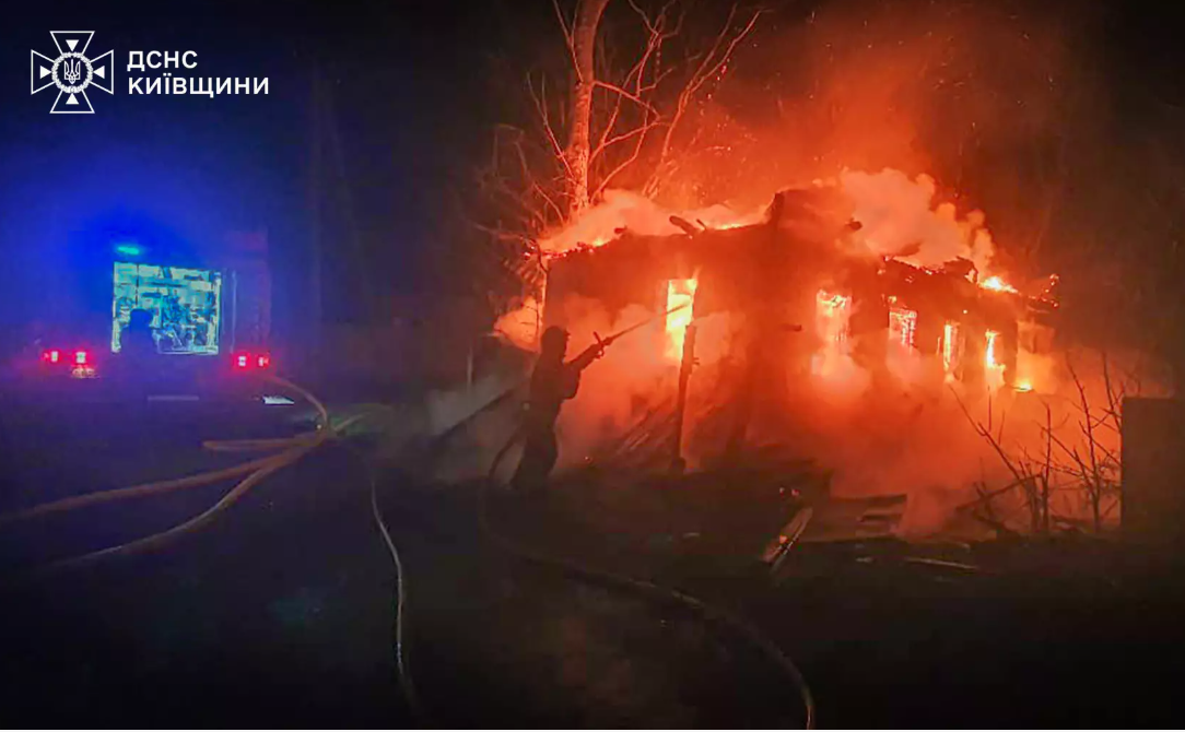 Пожежу ліквідували рятувальники. Фото: ДСНС Київщини