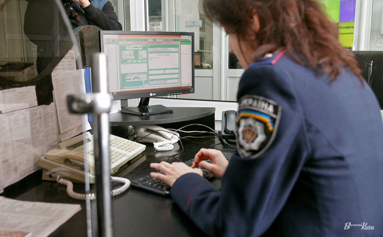 Посвідчення водія вперше видається лише особисто у сервісному центрі МВС. Фото: Борис Корпусенко