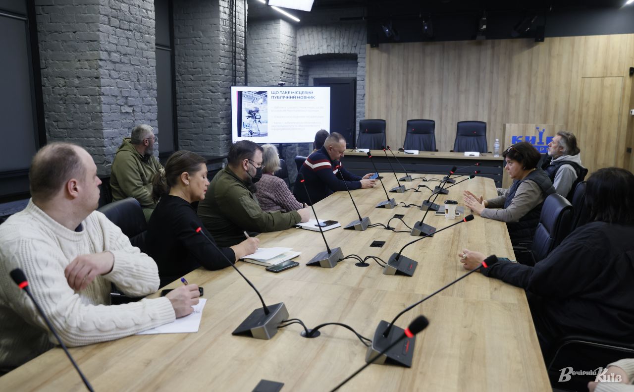 Учасники семінару в пресцентрі «Київінформ» під час обговорення ролі громадськості у формуванні наглядових рад. Фото: Борис Корпусенко