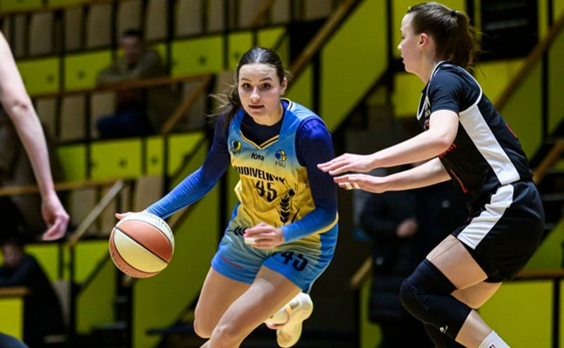 Епізод матчу «Будвіельник» — «Франківськ-Прикарпаття». Фото: ФБУ