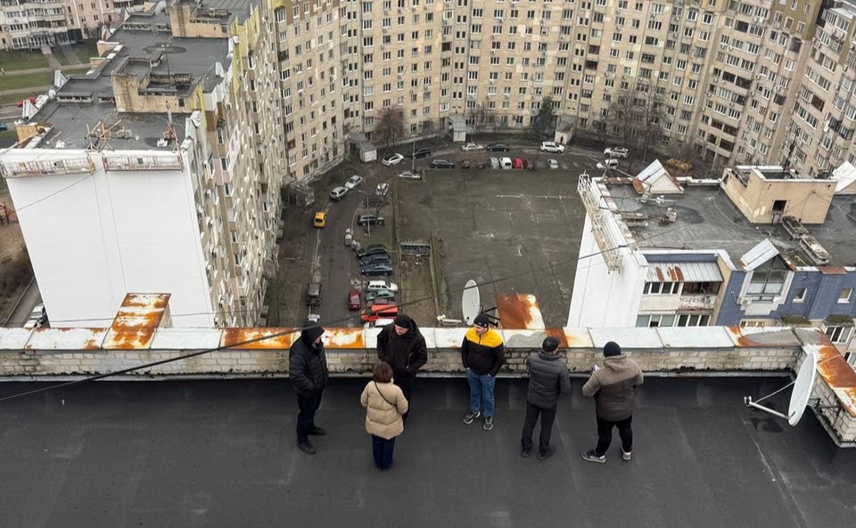 Завершили капітальний ремонт покрівлі житлового будинку на вулиці Драгоманова, 15-А. Фото: Олександр Ковтунов
