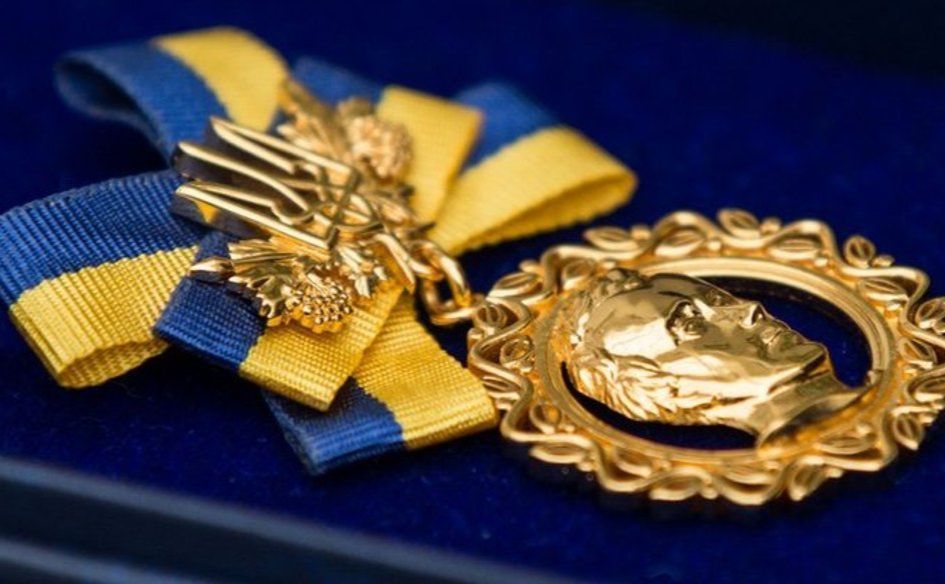 Нагрудний знак Шевченківської премії. Фото з відкритих джерел