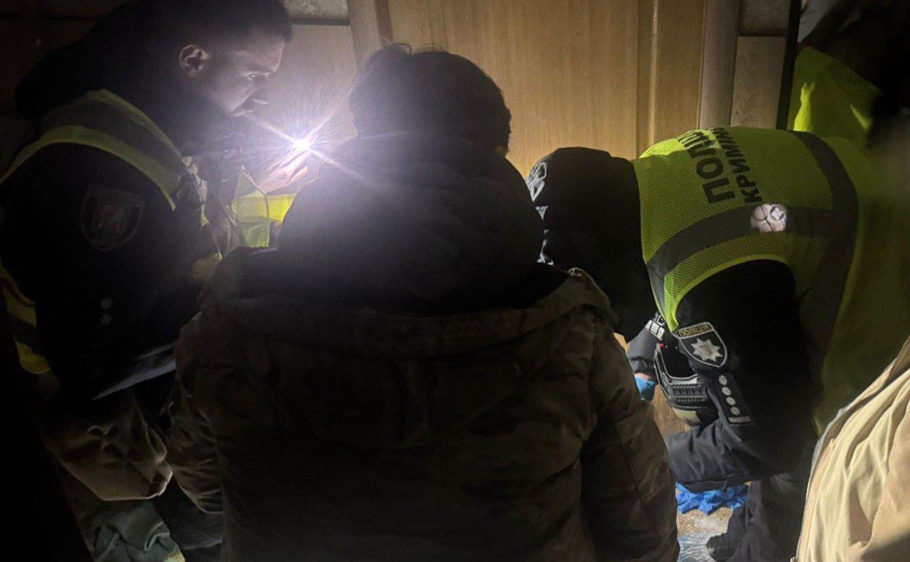 Правоохоронці навідалися до неадекватної власниці тварин додому. Фото: Нацполіція