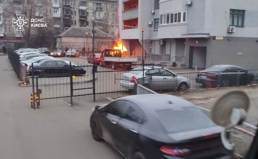 У Святошинському районі загорівся генератор. Фото: ДСНС у місті Києві