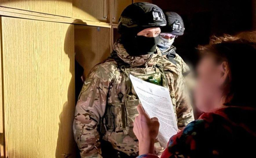 Поліцейські провели обшуки у підозрюваних удома на Дніпропетровщині, Київщині та Запоріжжі. Фото: Нацполіція