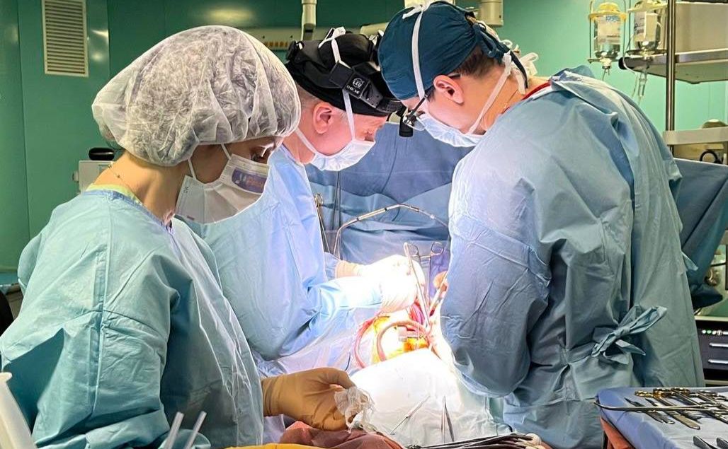 Під час операції. Фото: інститут імені Амосова