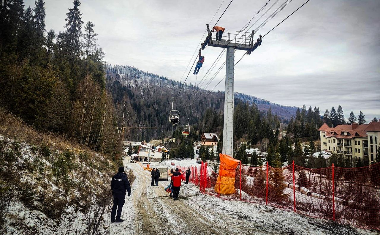 Рятувальна операція триває. Фото: ДСНС Львівщини