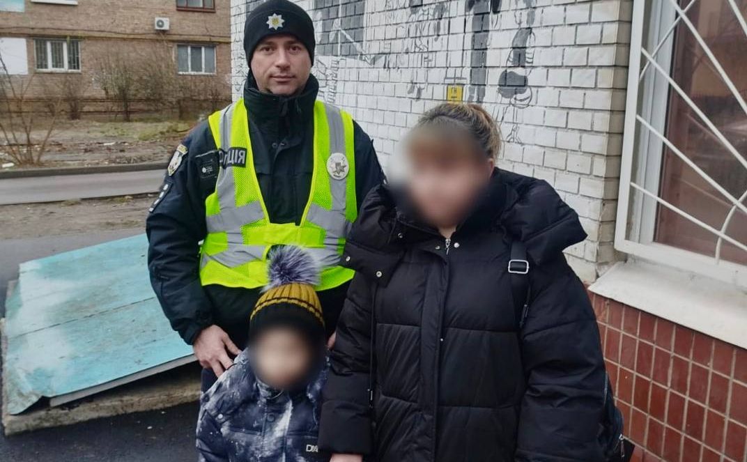З жінкою провели профілактичну бесіду. Фото: патрульна поліція Києва