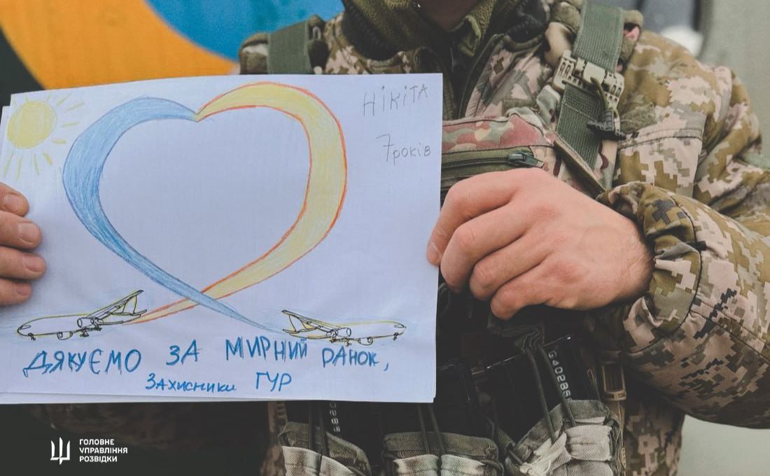 ГУР показало дитячі листівки-привітання розвідникам. Фото: ГУР, телеграм
