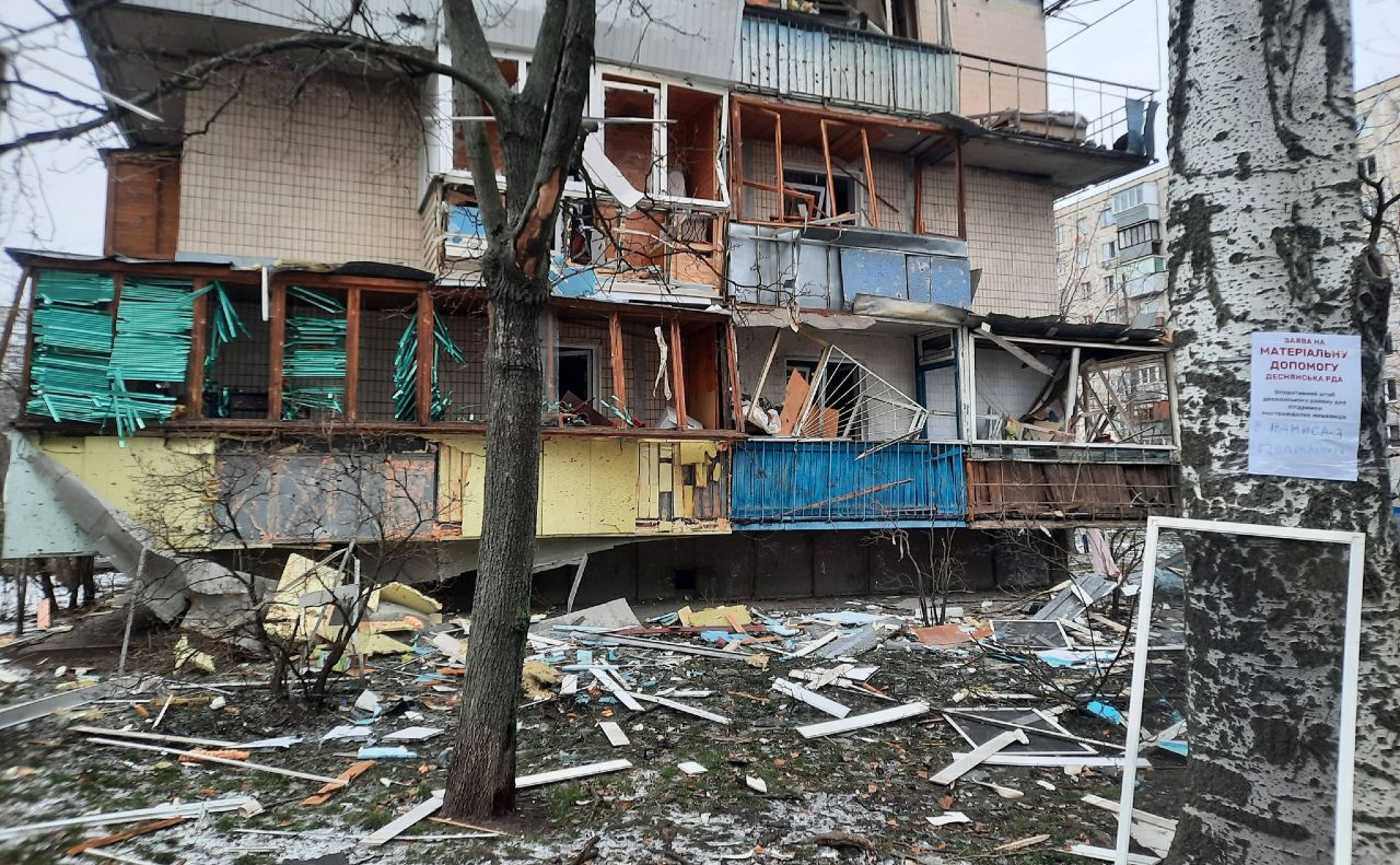 Мешканці можуть оформити матеріальну допомогу. Фото: Деснянська РДА