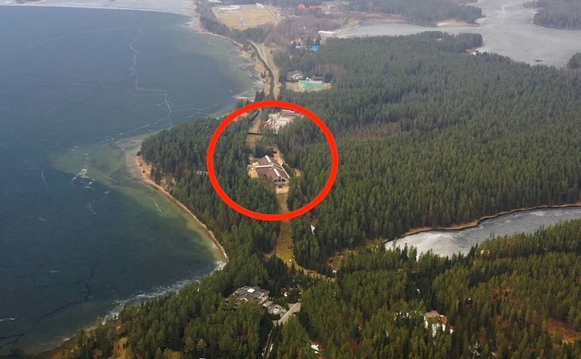 Навколо резеденції Путіна на Валдаї встановили 12 систем ППО, але місцеві жителі не чули ніяких вибухів. Фото: navalny.com