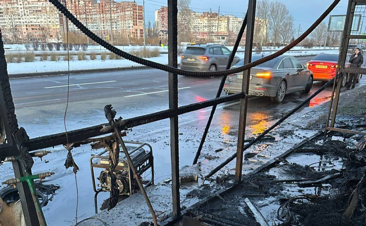 Рятувальники оперативно загасили вогонь. Фото: ДСНС Києва
