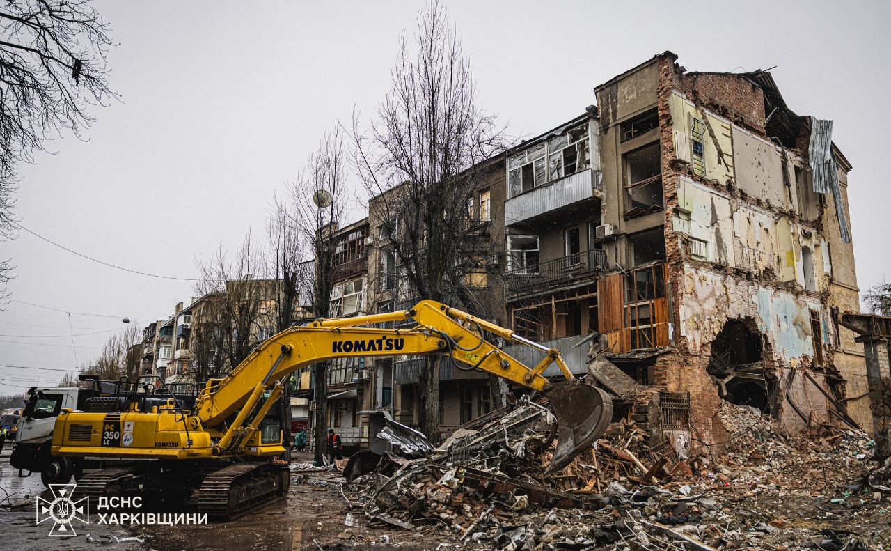 Рятувальники дістали з-під завалів тіла 4 людей