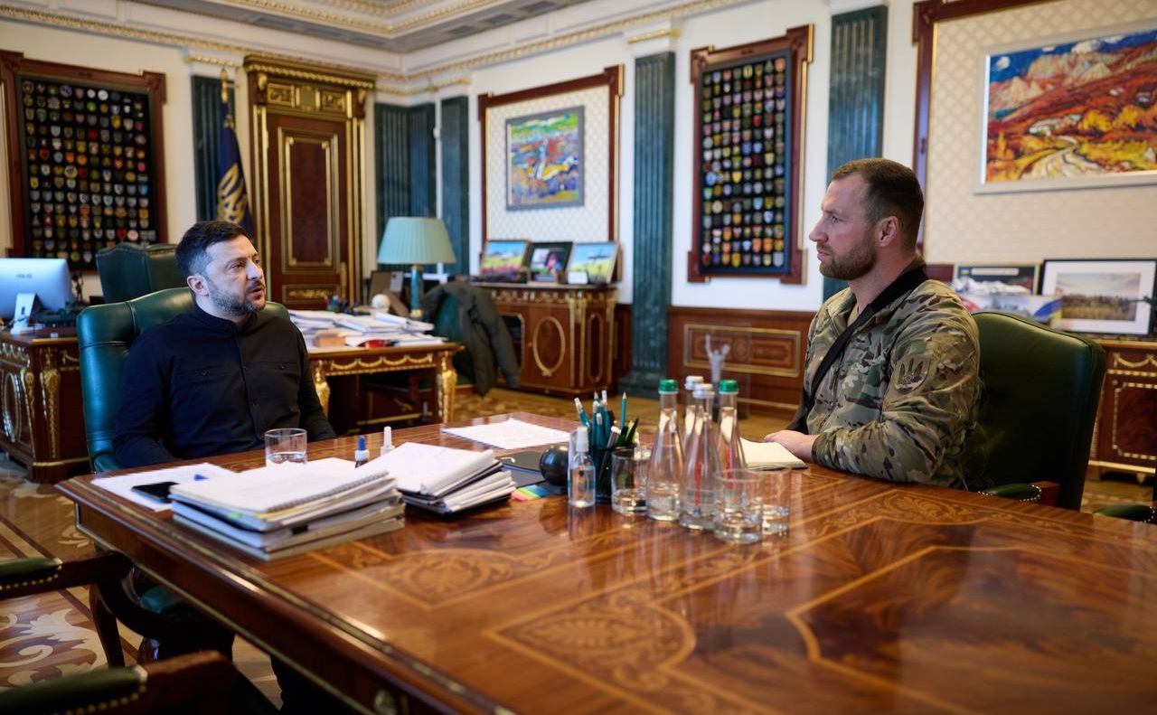 Президент зустрівся з Євгенієм Хмарою. Фото: Офіс Президента