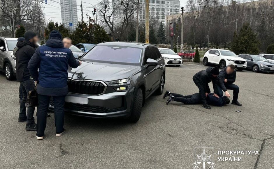 Затримання підозрюваного. Фото: Київська міська прокуратура