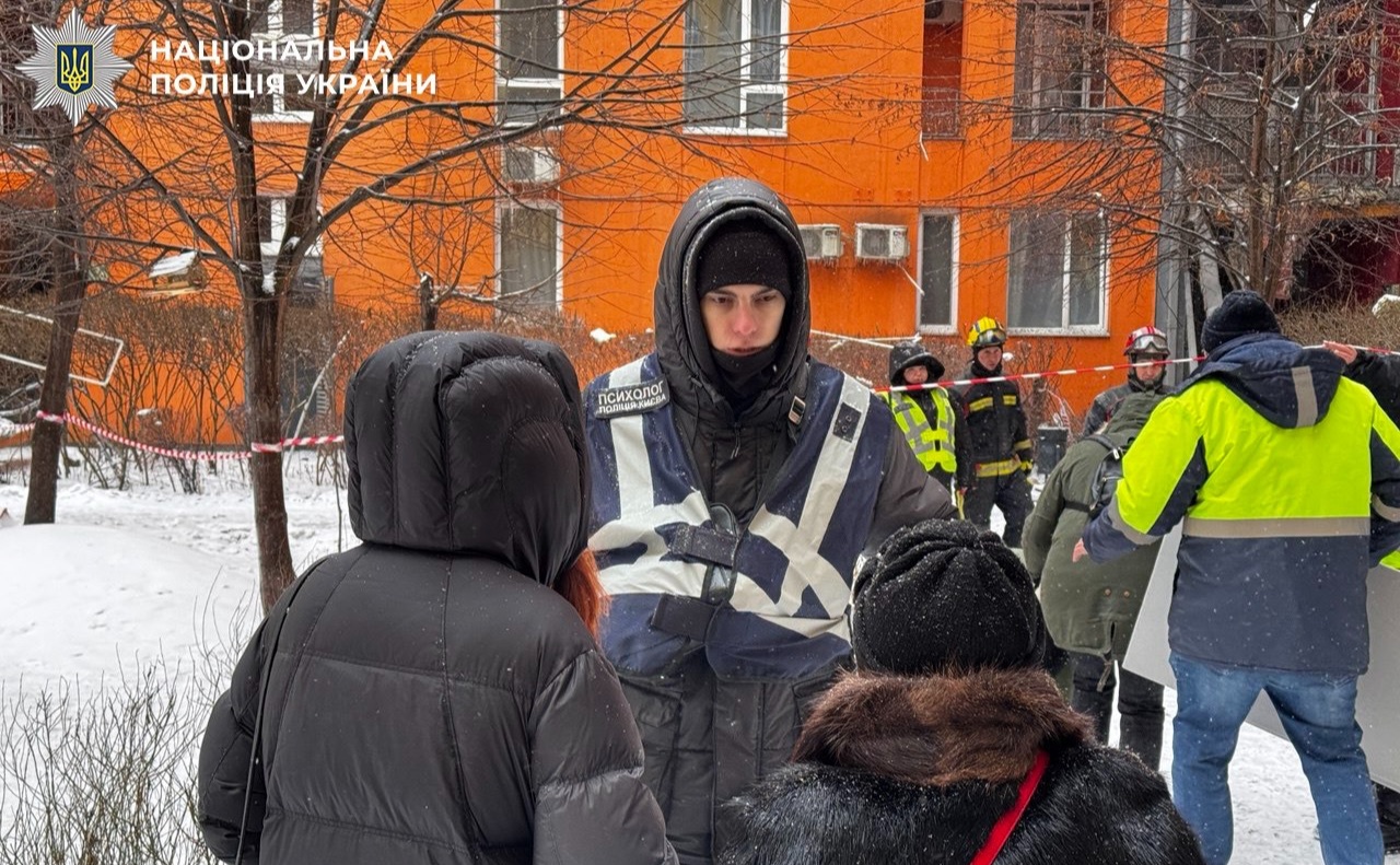 Для координації робіт у семи районах міста розгорнуті оперативні штаби. Фото: поліція