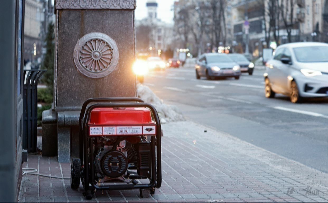Під час відключень працюють генератори. Ілюстративне фото: Борис Корпусенко