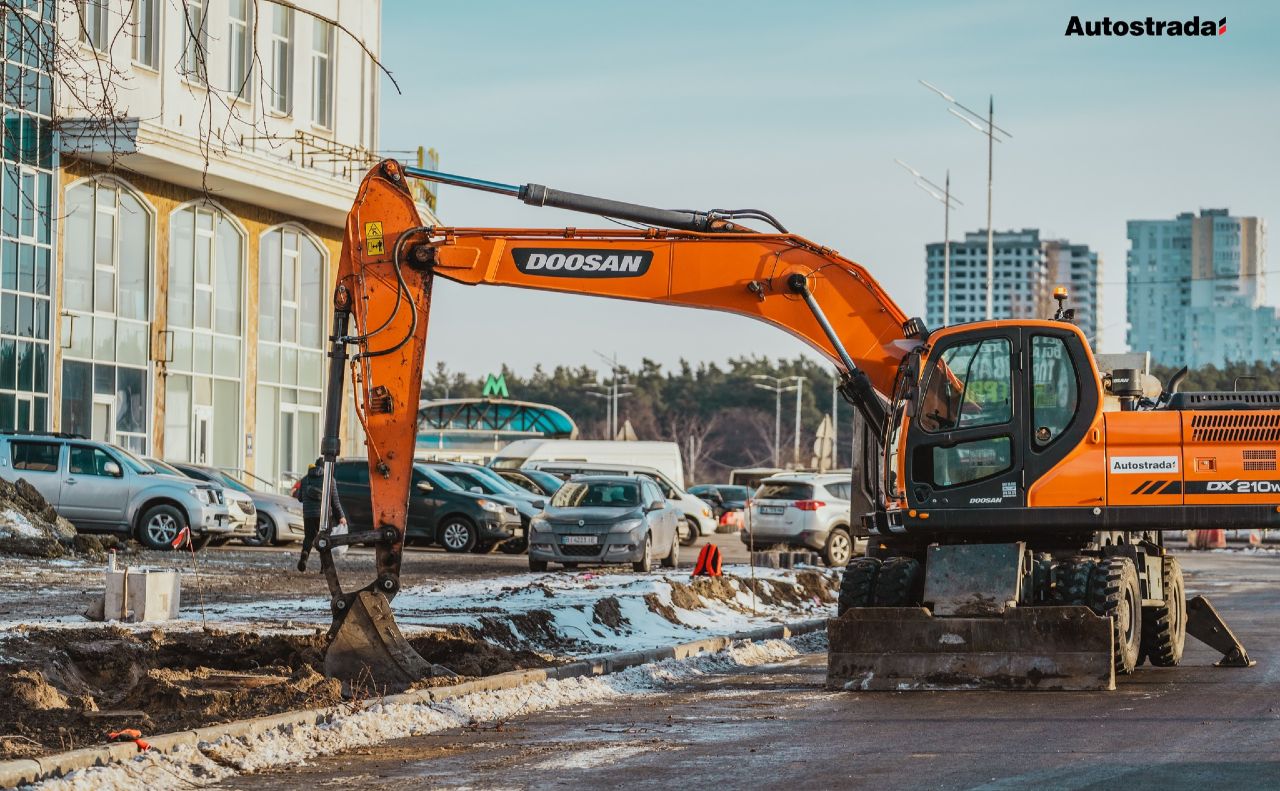Роботи на Харківському шосе тривають. Фото: Autostrada
