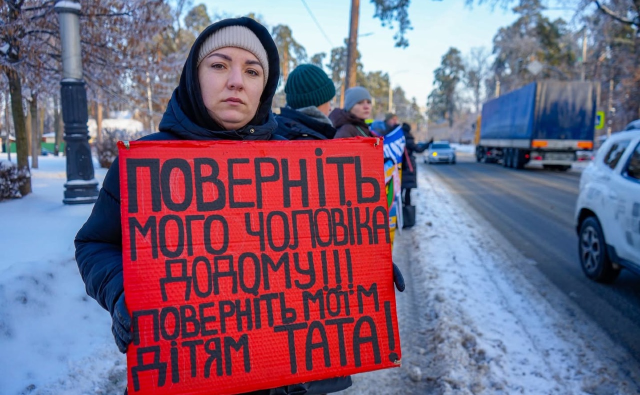 Люди вийшли, щоб підтримати одне одного й нагадати про полонених та зниклих безвісти. Фото: Бучанська міська рада