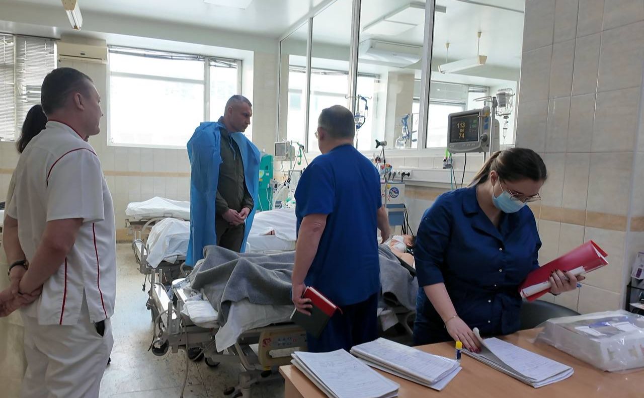 Кличко відвідав і палати, де поспілкувався з лікарями та пацієнтами. Фото: В.Кличко, телеграм