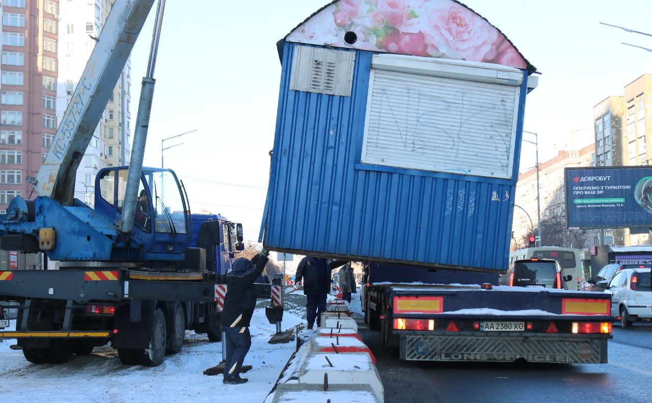 Демонтаж на Харківському шосе. Фото: «Київблагоустрій»