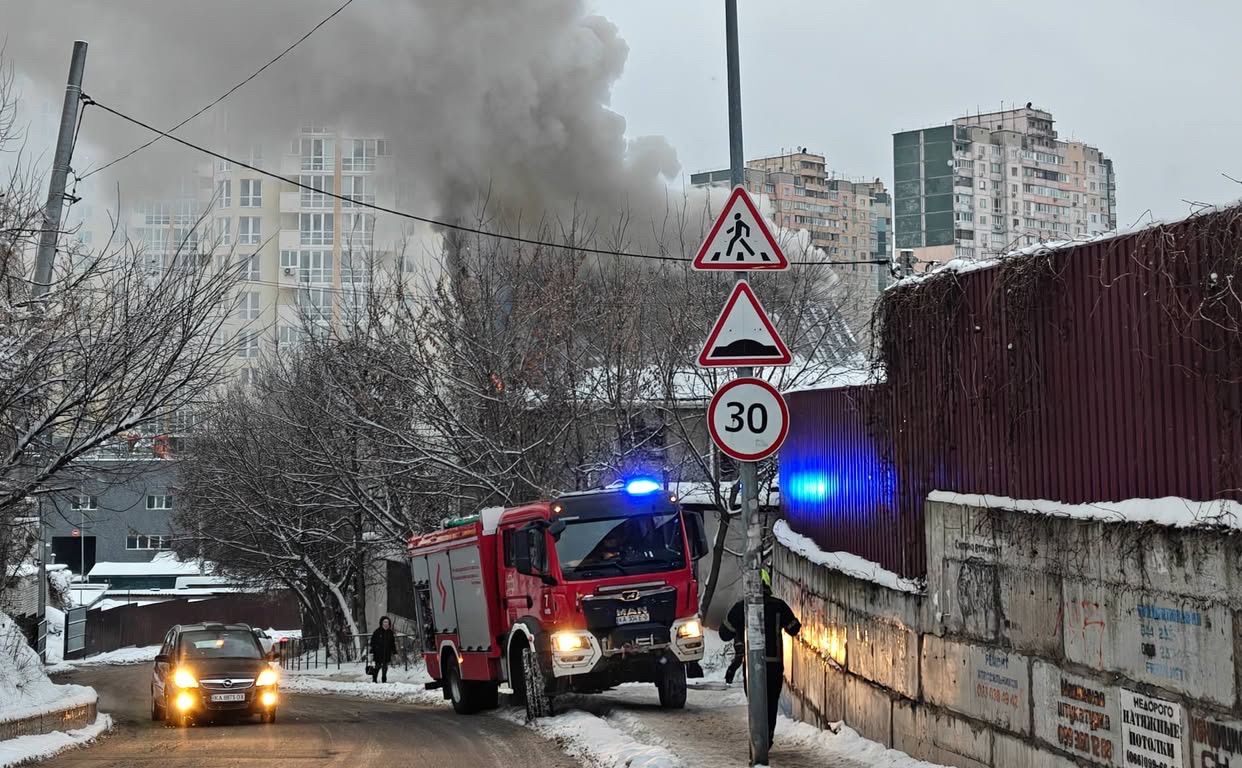 Причини виникнення пожежі встановлюватимуть правоохоронні органи. Фото: ДСНС