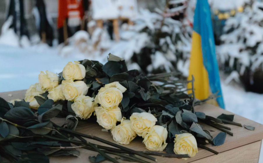 На Байковому кладовищі вшанували память загиблих. Фото: МВС