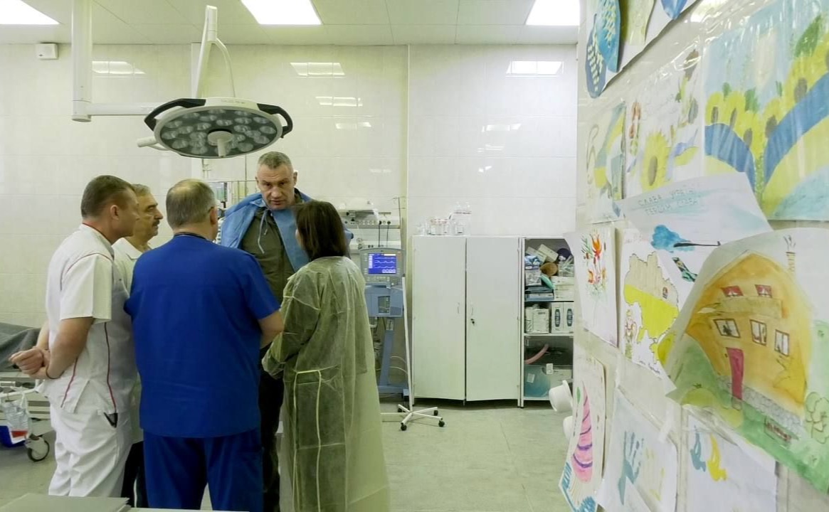 Кличко відвідав і палати, де поспілкувався з лікарями та пацієнтами. Фото: пресслужба Кличка