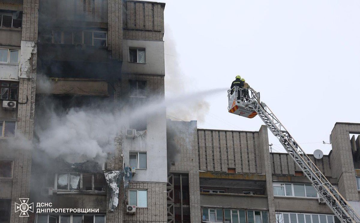 Травмовані 6 мешканців будинку, серед них одна дитина.