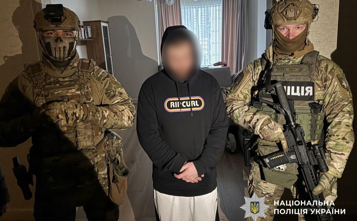 Під час затримання одного з фігурантів справи. Фото: Нацполіція