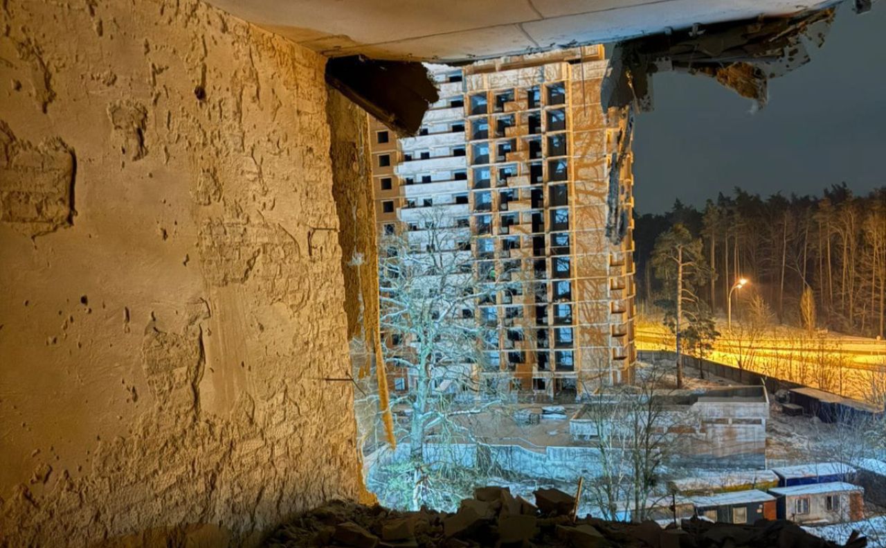 Наслідки нічної атаки на Київ. Фото: ДСНС Києва